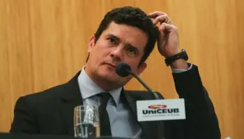 Juiz Sérgio Moro adota decisão que desagrada defesa de Lula