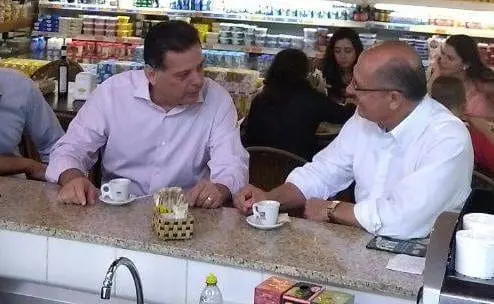 Marconi e Alckmin tomam café da manhã antes de transmissão pelo Facebook