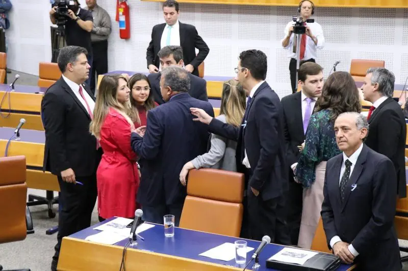 Vereadores reunidos antes da votação que derrubou o veto de Iris Rezende (Foto Alberto Maia/Divulgação Câmara de Goiânia)