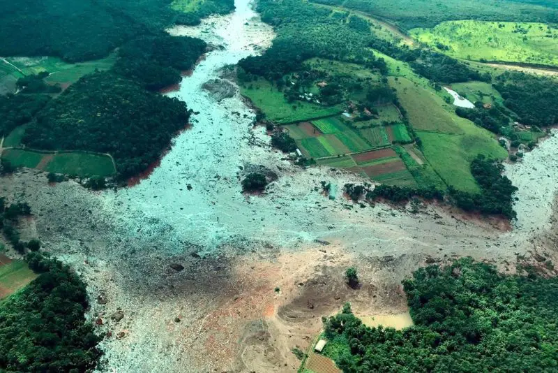 Rompimento de barragem custou muitas vidas; Resgate busca outros desaparecidos (foto Isac Nóbrega, PR)