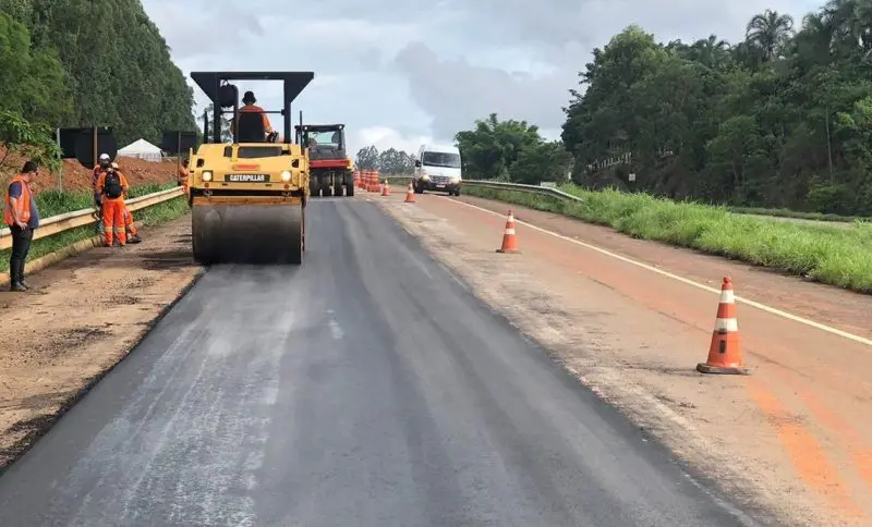 Conserto de parte da BR-153 pela Ecovias Araguaia