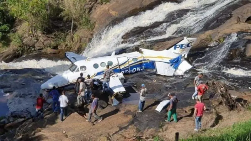 A Polícia Civil de Minas Gerais havia concluído o inquérito que definiu os pilotos como responsáveis pelo acidente aéreo que matou Marília Mendonça em 2021. (Foto: reprodução)