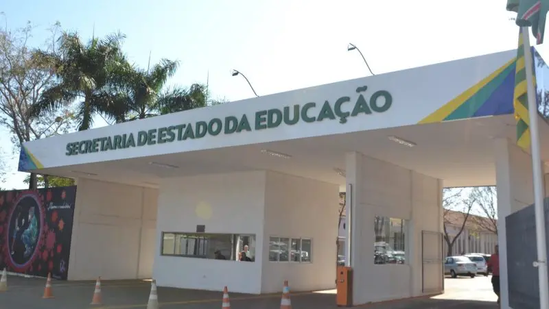 Governo de Goiás atualiza carreira dos administrativo da educação estadual .