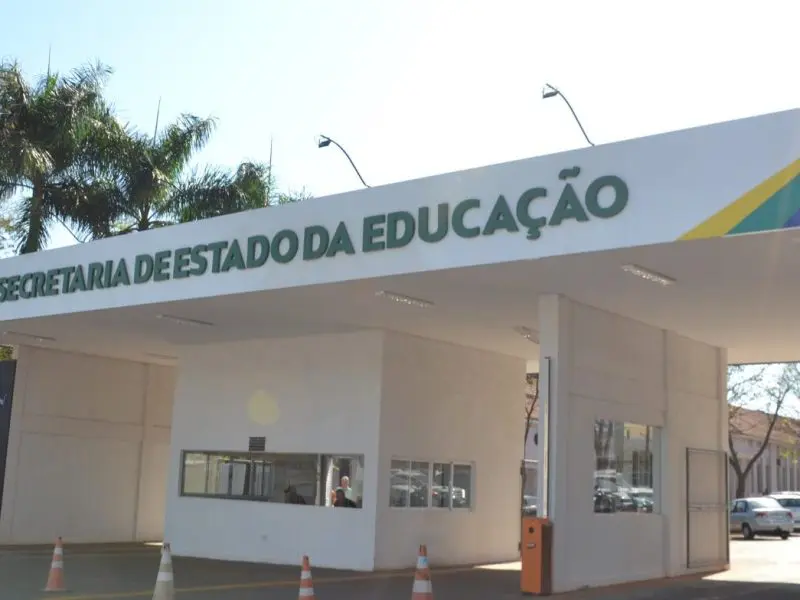 Governo de Goiás atualiza carreira dos administrativo da educação estadual .