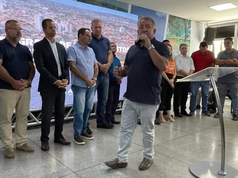 Vilmar Mariano anuncia pacote de obras à infraestrutura de Aparecida de Goiânia. Foto: Divulgação Altair Tavares