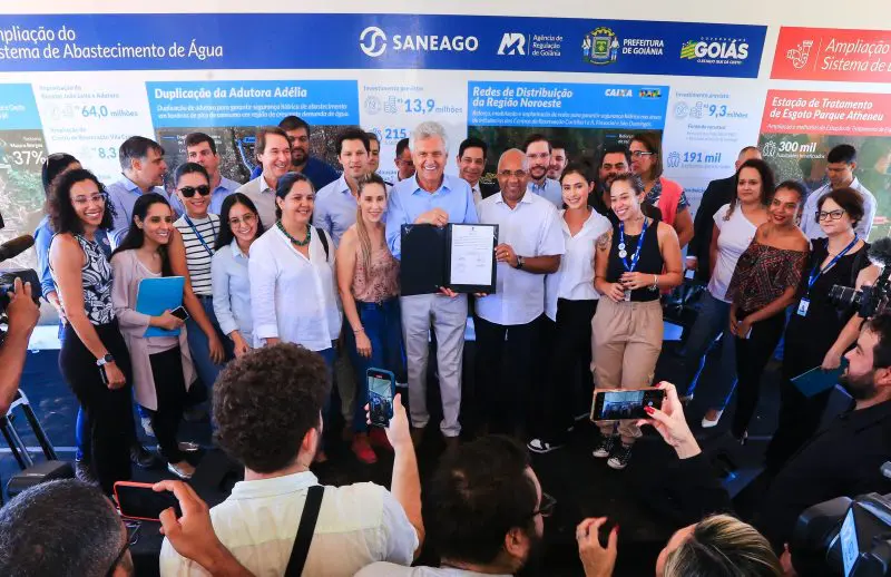 Governador Ronaldo Caiado e autoridades no lançamento das obras nos sistemas de água e esgoto: maior capacidade para enfrentar períodos de estiagens severas