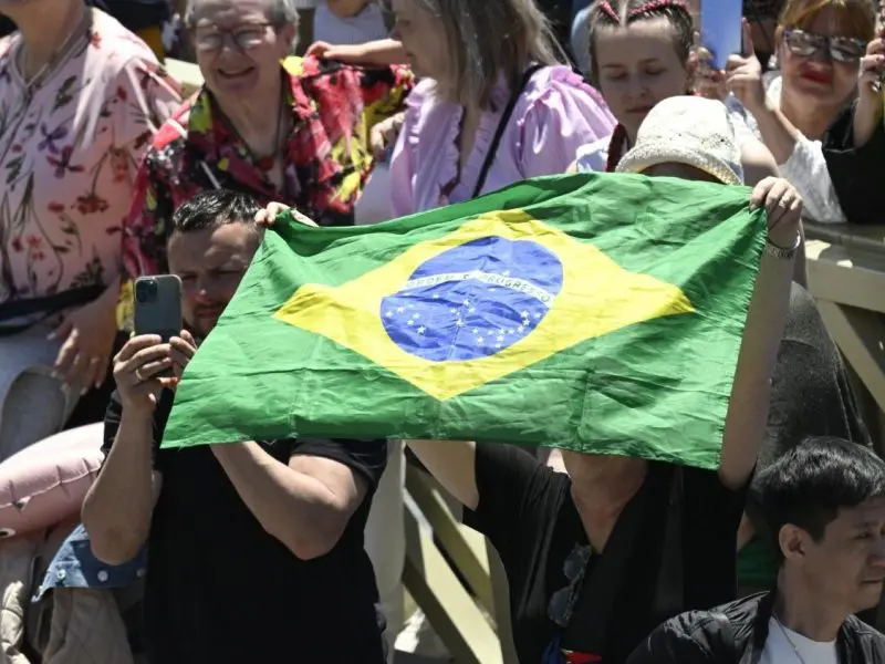 Regina Caeli - Brasileiros na Praça São Pedro (VATICAN MEDIA Divisione Foto)