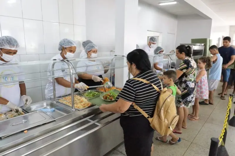 Aparecida de Goiânia mantém diariamente um ponto de apoio para quem deseja uma alimentação acessível e de qualidade. Localizado no Jardim Tropical, o Restaurante Popular oferece todos os dias uma refeição completa e balanceada por um preço simbólico.