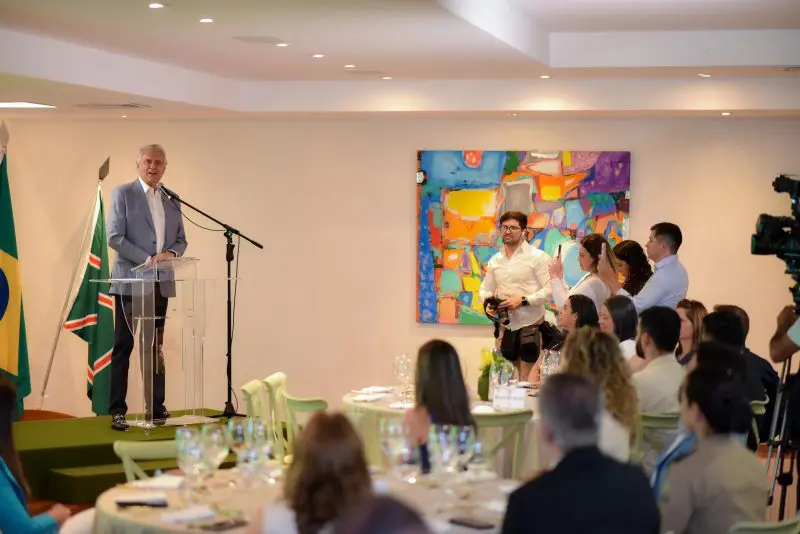 Caiado homenageia alunos, gestores e professores que receberam nota “excelente” no Saeb