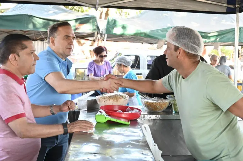 Sandro Mabel se compromete a melhorar condições de trabalho de feirantes de Goiânia