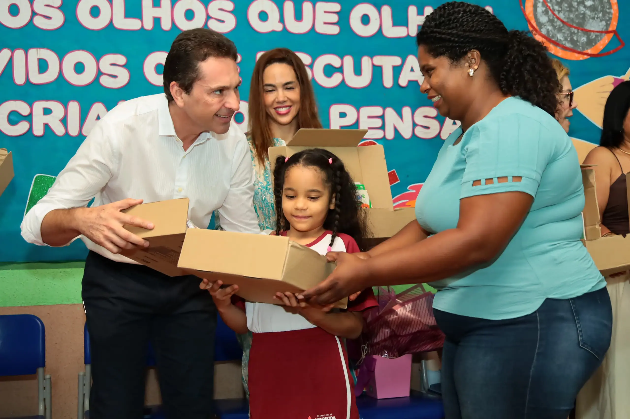 Prefeito Vilela recepciona alunos na abertura do ano letivo de 2025