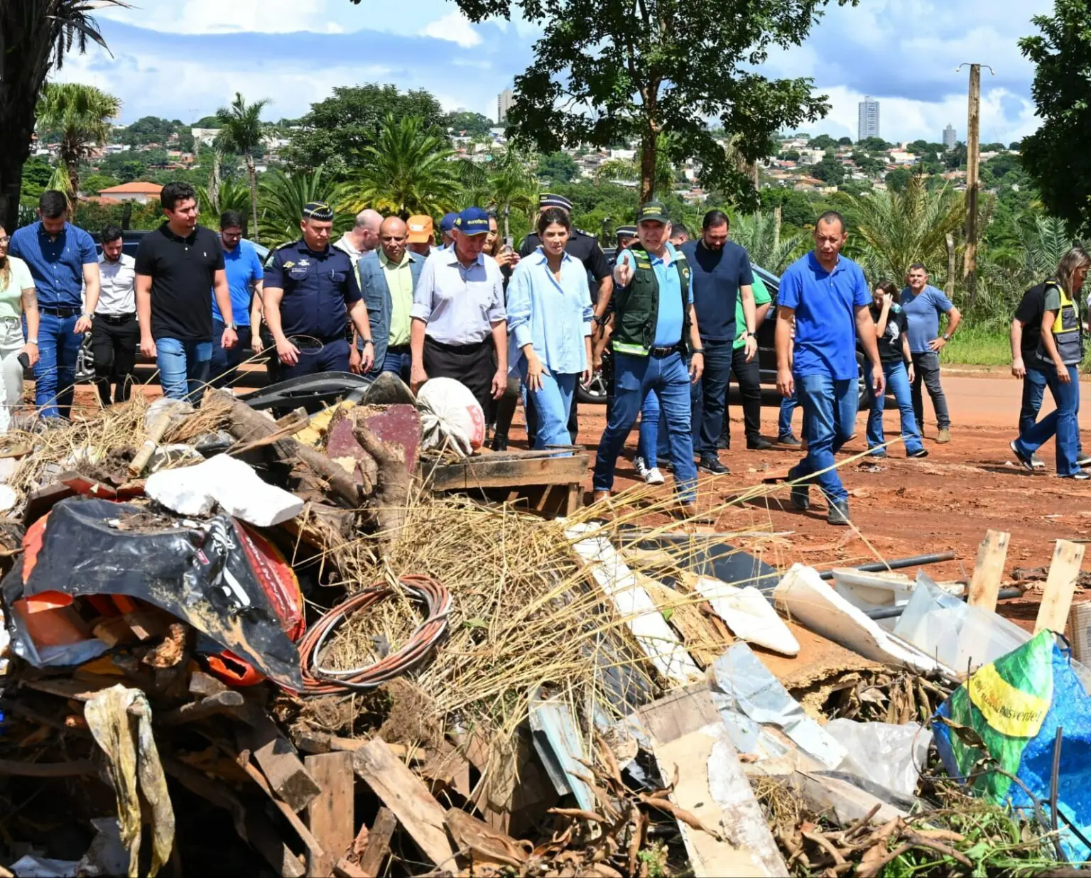 Prefeitura de Goiânia realiza ações de limpeza e intensifica fiscalização contra descarte irregular de lixo e entulho