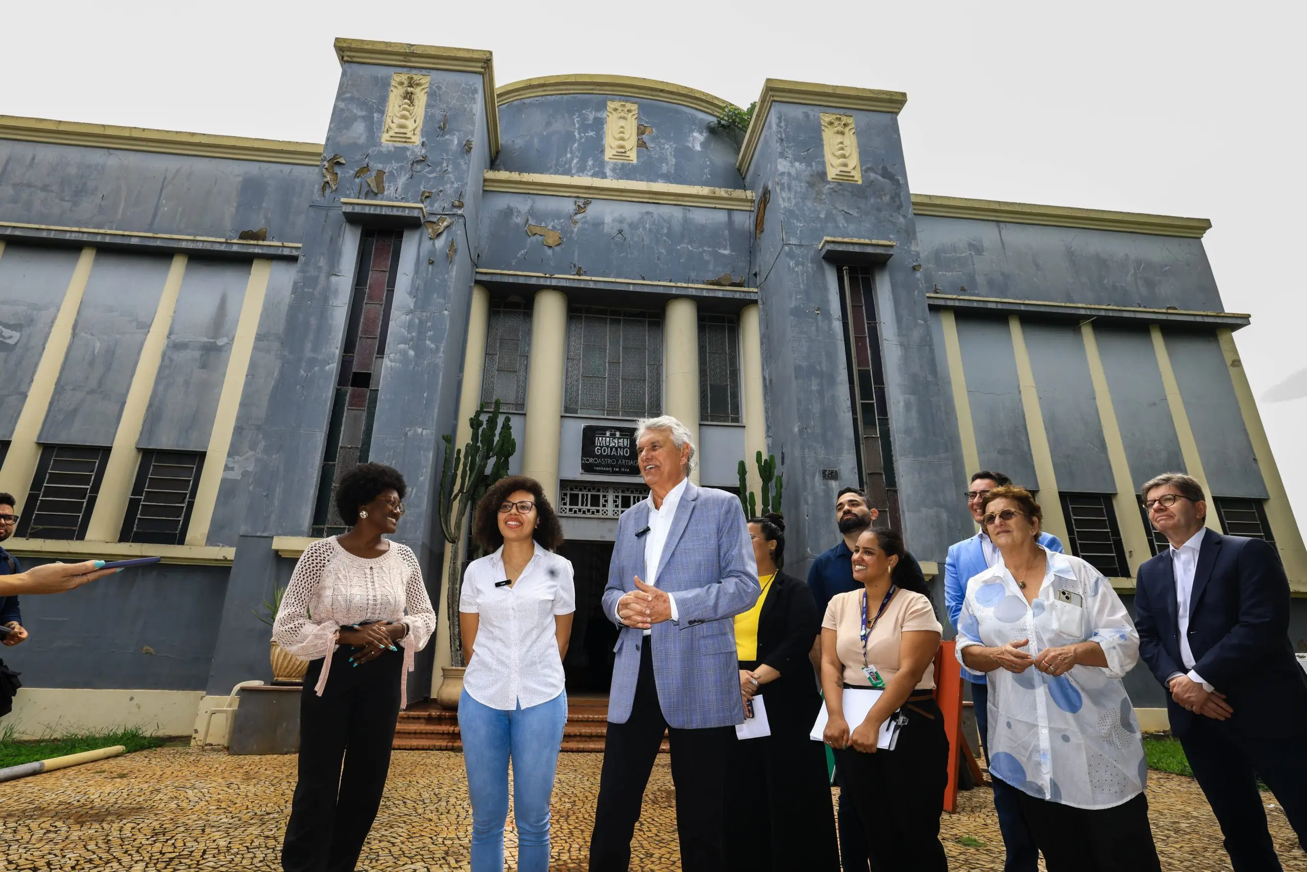 Caiado vistoria obras de recuperação e restauro de prédios históricos da Praça Cívica