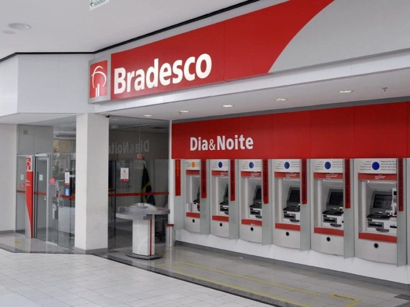 Área de caixas de agência do Bradesco (Foto Divulgação)