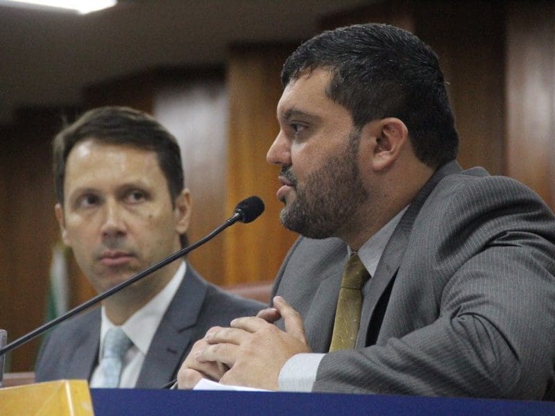 Alessandro Melo, ao microfone, secretário de finanças da prefeitura de Goiânia (Foto Secom Divulgação)