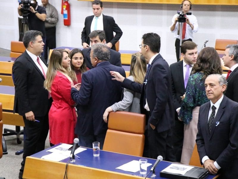 Vereadores reunidos antes da votação que derrubou o veto de Iris Rezende (Foto Alberto Maia/Divulgação Câmara de Goiânia)