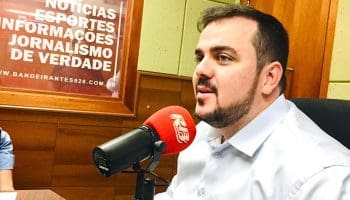 Gustavo Mendanha, em entrevista à Rádio Bandeirantes 820, de Goiânia (foto Altair Tavares, nov.18)