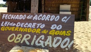 Foto de estrutura de restaurante fechada no Rio Araguaia pela SEMAD (foto divulgação)