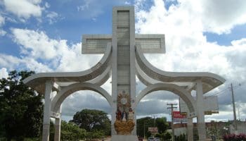 Portal da Fé na entrada de Trindade é um dos marcos da cidade (foto divulgação)