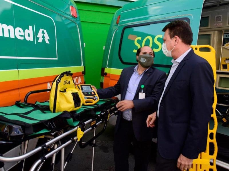 Sérgio Baiochi, presidente da Unimed Goiânia, recebeu o novo equipamento para assistência aos usuários do plano de saúde