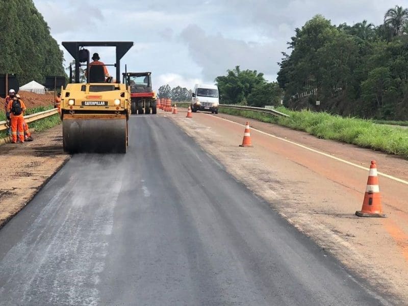 Conserto de parte da BR-153 pela Ecovias Araguaia