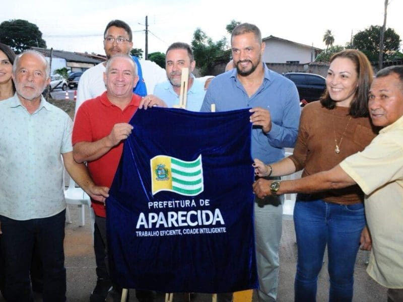 Os moradores do Parque das Nações agora contam com uma praça poliesportiva recém-inaugurada, equipada com um campo sintético de última geração, em uma semana marcada por inaugurações em Aparecida pelo prefeito Vilmar Mariano