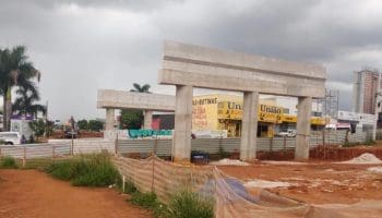 Prefeitura interdita Avenida Castelo Branco para içamento de vigas do viaduto no cruzamento com a Avenida Leste-Oeste neste sábado (16/12) - Foto: Seinfra