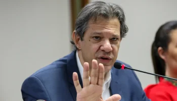 O ministro da Fazenda, Fernando Haddad, afirmou que a reoneração dos combustíveis, a partir de 1º de janeiro, não deve encarecer o preço que os consumidores pagam pelo litro do diesel nos postos de abastecimento.