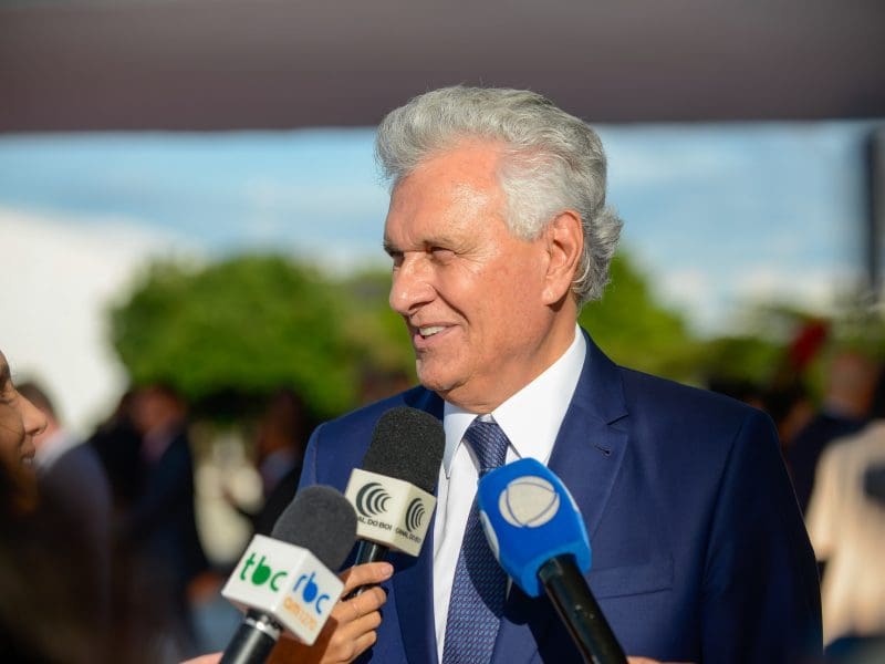 Governador Ronaldo Caiado durante posse do novo ministro do Supremo Tribunal Federal (STF), Flávio Dino, em Brasília