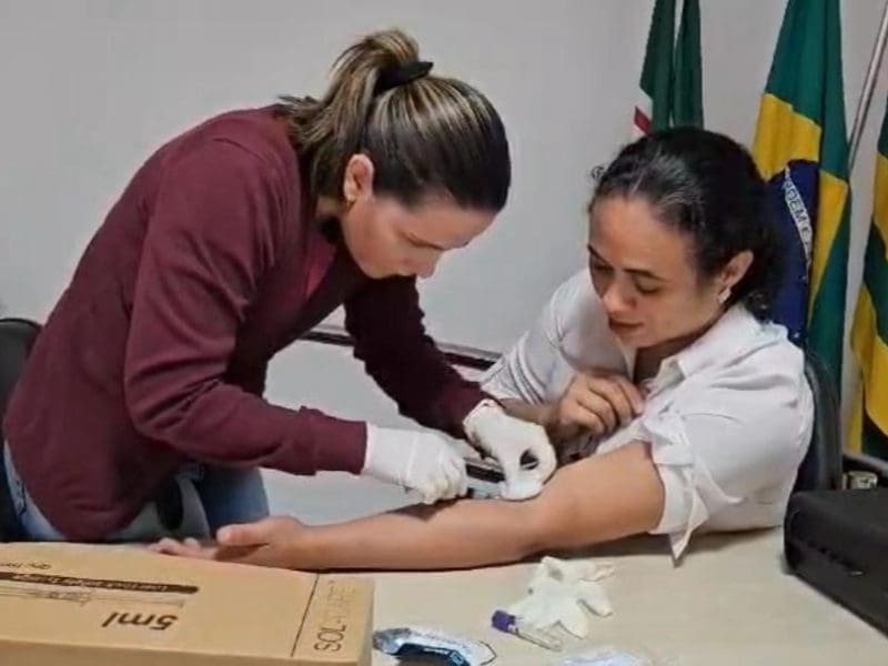 Prefeitura de Goiânia começa a fazer teste rápido mais complexo para dengue nas unidades de saúde: teste rápido de dengue IgG, IgM e antígeno NS1 avalia se a pessoa está infectada no momento e se já possui anticorpos para a doença | Fotos: SMS