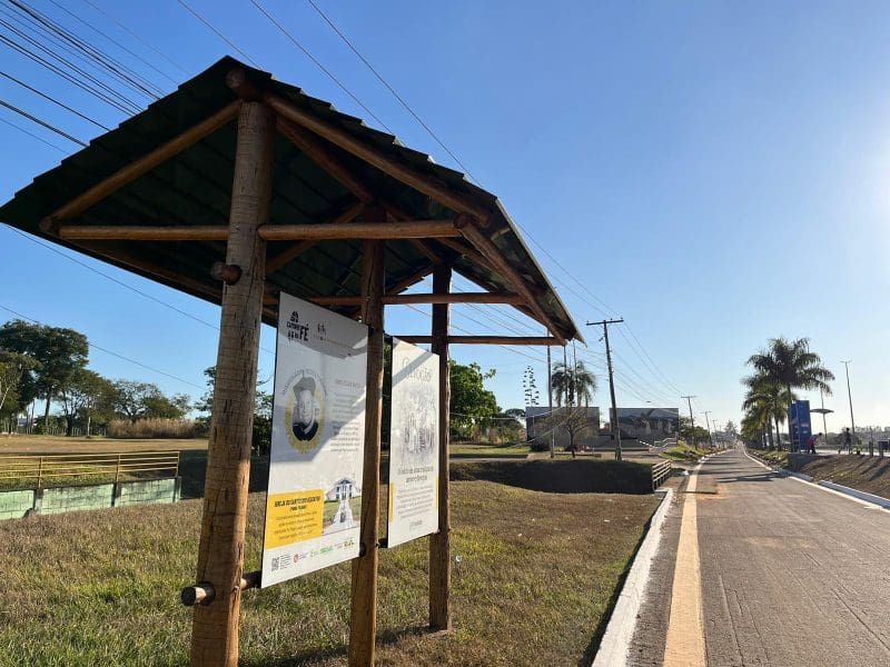 Rodovia dos Romeiros recebe painéis com a história da devoção ao Divino Pai Eterno