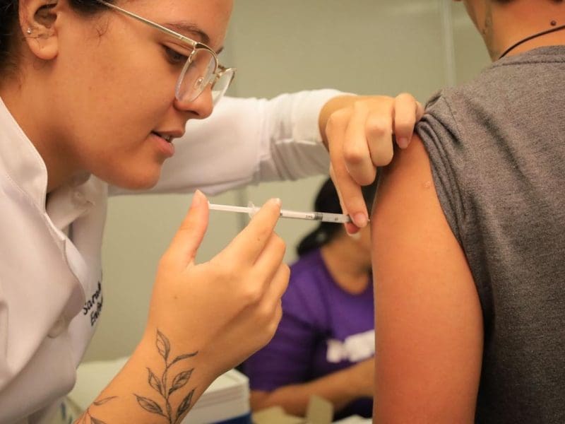 Prefeitura de Goiânia segue com vacinação contra Influenza: objetivo é melhorar a cobertura vacinal, que hoje está em 31,42% do público-alvo - Foto: SMS