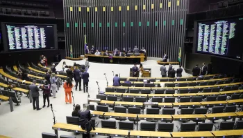 Por 322 votos favoráveis e 137 contrários, a Câmara dos Deputados aprovou nesta terça-feira (9) o requerimento de urgência para a votação do Projeto de Lei Complementar de Regulamentação da Reforma Tributária (PLP 68/24).