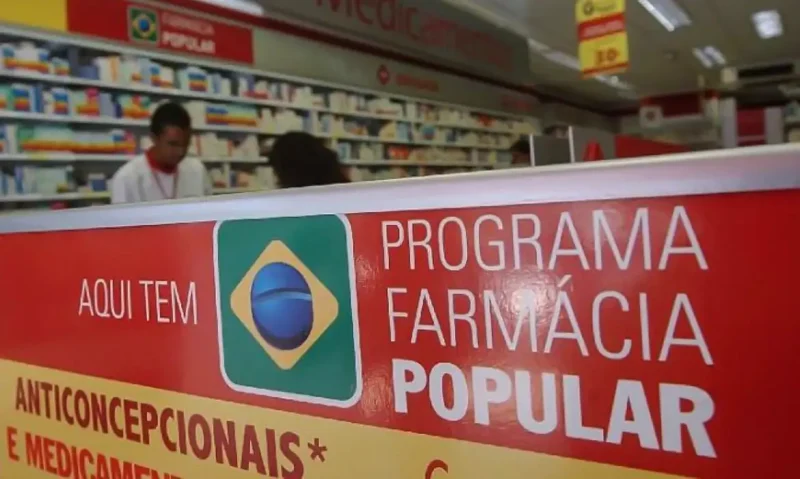 A partir desta quarta-feira (10), 95% dos medicamentos e insumos fornecidos pelo Programa Farmácia Popular passam a ser distribuídos de forma gratuita. De acordo com o Ministério da Saúde, remédios para tratar colesterol alto, doença de Parkinson, glaucoma e rinite, por exemplo, já podem ser retirados de graça em unidades credenciadas.