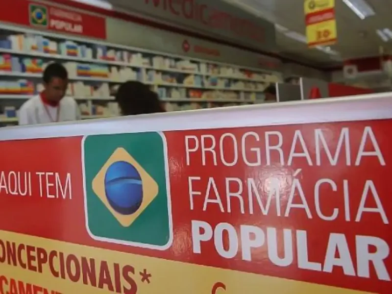 A partir desta quarta-feira (10), 95% dos medicamentos e insumos fornecidos pelo Programa Farmácia Popular passam a ser distribuídos de forma gratuita. De acordo com o Ministério da Saúde, remédios para tratar colesterol alto, doença de Parkinson, glaucoma e rinite, por exemplo, já podem ser retirados de graça em unidades credenciadas.