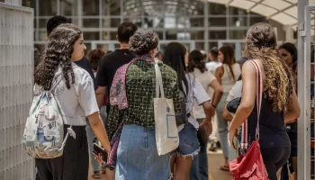 O projeto aprovado prevê a aplicação de todas as mudanças já para 2025 no caso de alunos ingressantes no ensino médio. Os que já estiverem com o ensino médio em curso terão um período de transição.