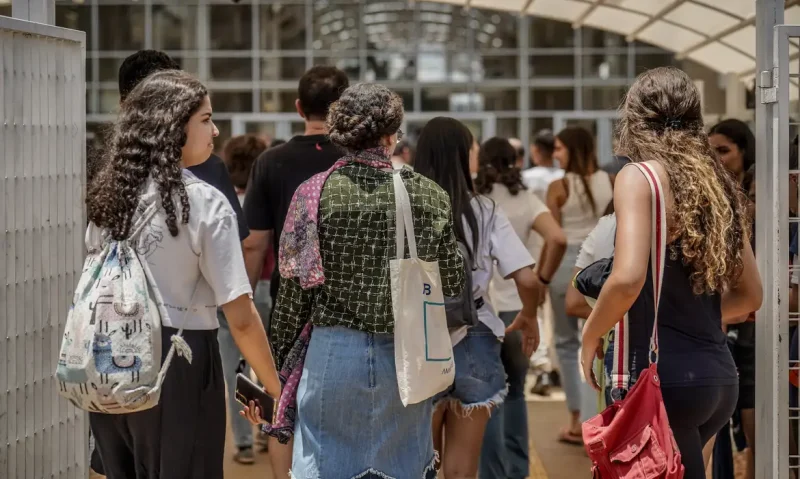 O projeto aprovado prevê a aplicação de todas as mudanças já para 2025 no caso de alunos ingressantes no ensino médio. Os que já estiverem com o ensino médio em curso terão um período de transição.