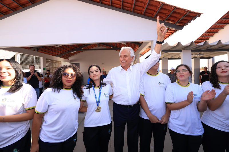 Com investimento de R$ 3,8 milhões, Caiado entrega escola, em Anápolis