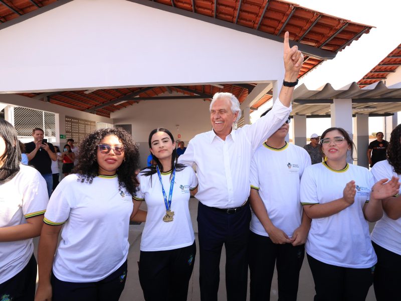 Com investimento de R$ 3,8 milhões, Caiado entrega escola, em Anápolis