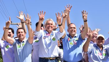 Ao lado de Caiado, Daniel e Gustavo, Leandro abre campanha na rua com grande carreata em conjunto com Mabel