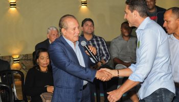 Leandro Vilela recebe apoio do bispo Oídes José do Carmo e liderenças do Terra Prometida e região