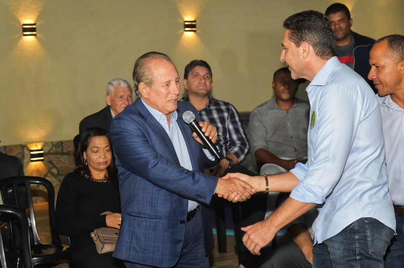 Leandro Vilela recebe apoio do bispo Oídes José do Carmo e liderenças do Terra Prometida e região