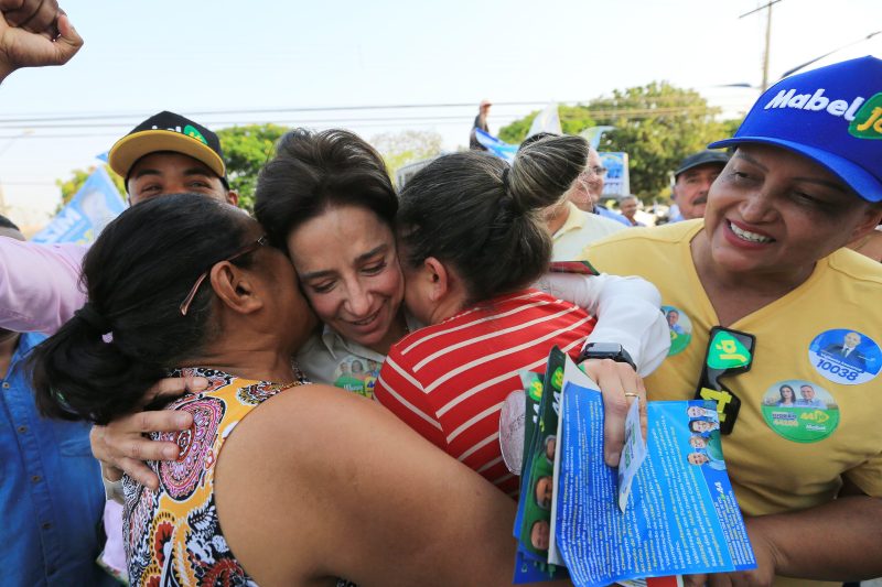 Na Vila Mutirão, Ana Paula Rezende lidera mobilização em apoio a Sandro Mabel