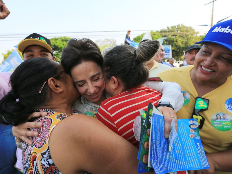 Na Vila Mutirão, Ana Paula Rezende lidera mobilização em apoio a Sandro Mabel