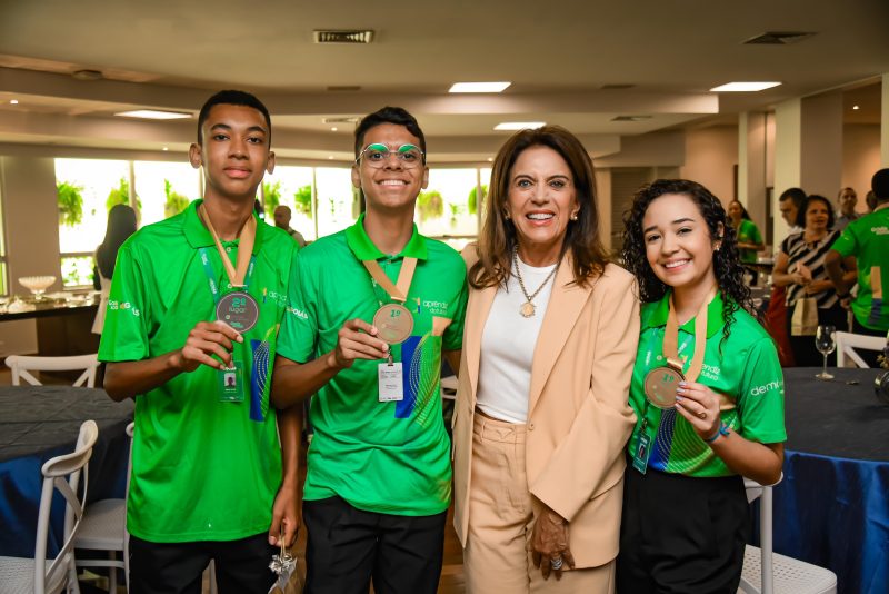 Gracinha Caiado anuncia intercâmbio na Europa a vencedores de desafio de matemática do Aprendiz do Futuro