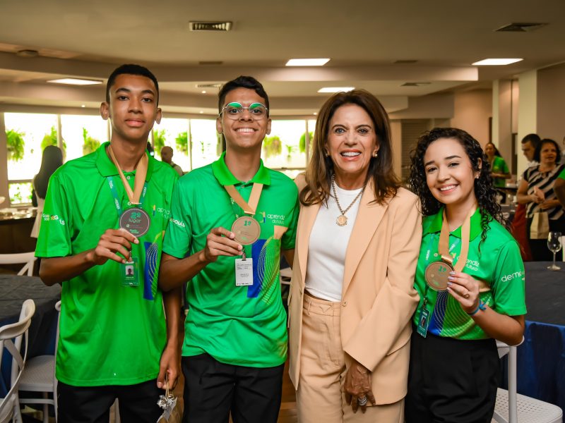 Gracinha Caiado anuncia intercâmbio na Europa a vencedores de desafio de matemática do Aprendiz do Futuro