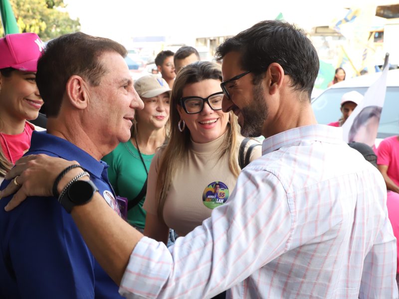 Vanderlan faz caminhada em Campinas para ouvir comerciantes