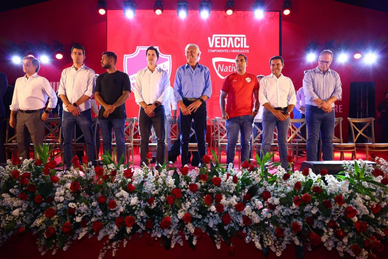 Caiado participa da inauguração de Centro de Treinamento do Vila Nova