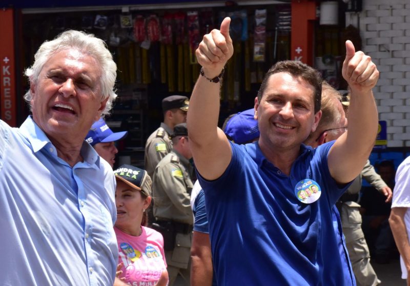 Liderando todas as pesquisas, Vilela realiza tradicional caminhada na Avenida Independência