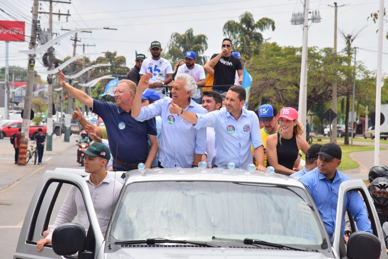 Em mega carreata com Caiado, Vilela recebe apoio de moradores de Aparecida